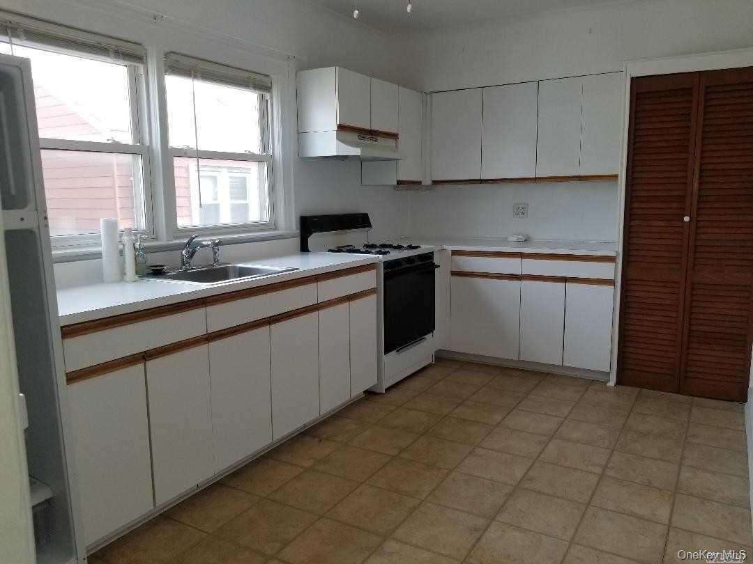 36 Barnes Street # Upper, Long Beach, NY 11561