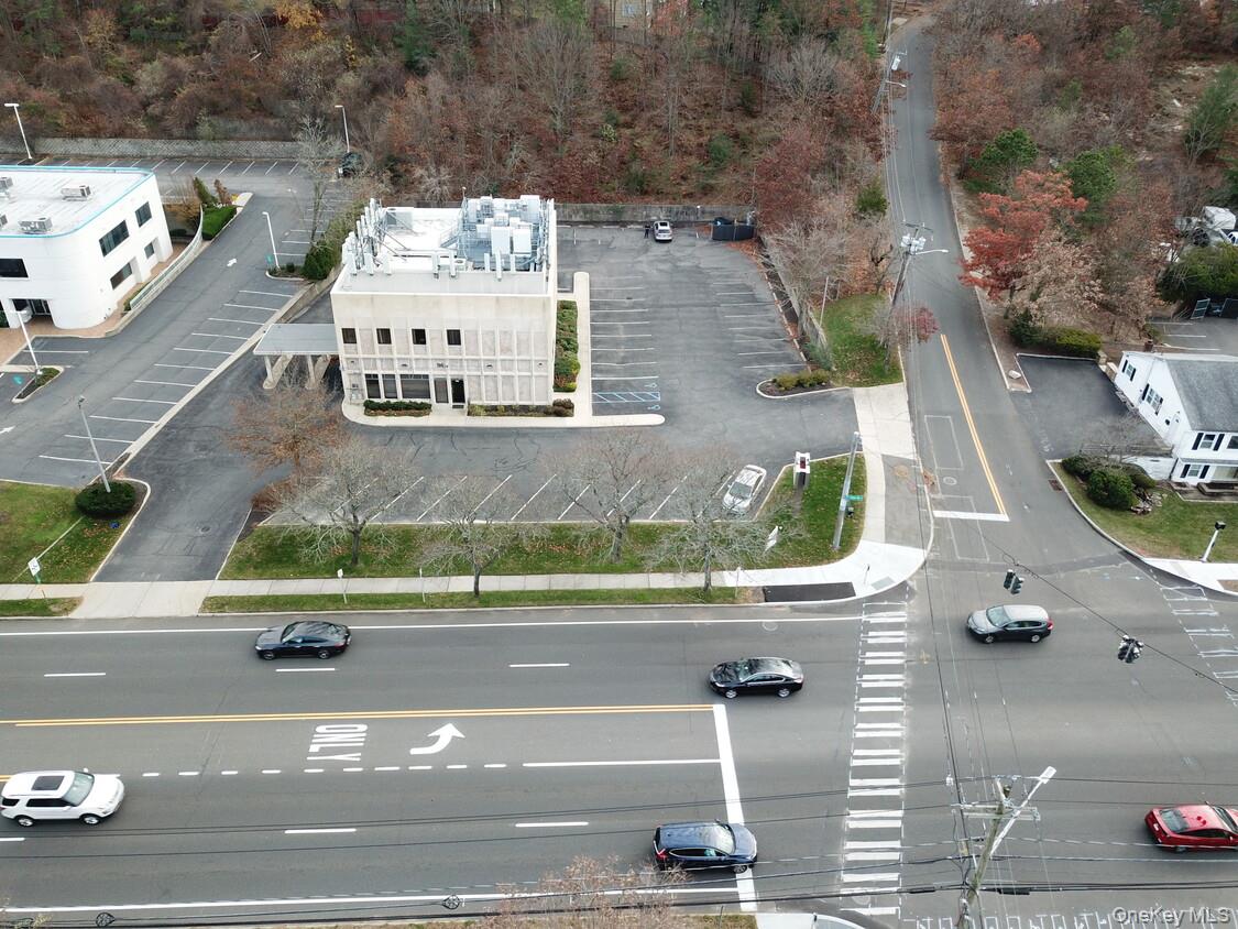 996 W Jericho Turnpike, Smithtown, NY 11787