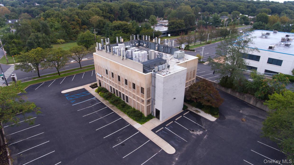 996 W Jericho Turnpike, Smithtown, NY 11787