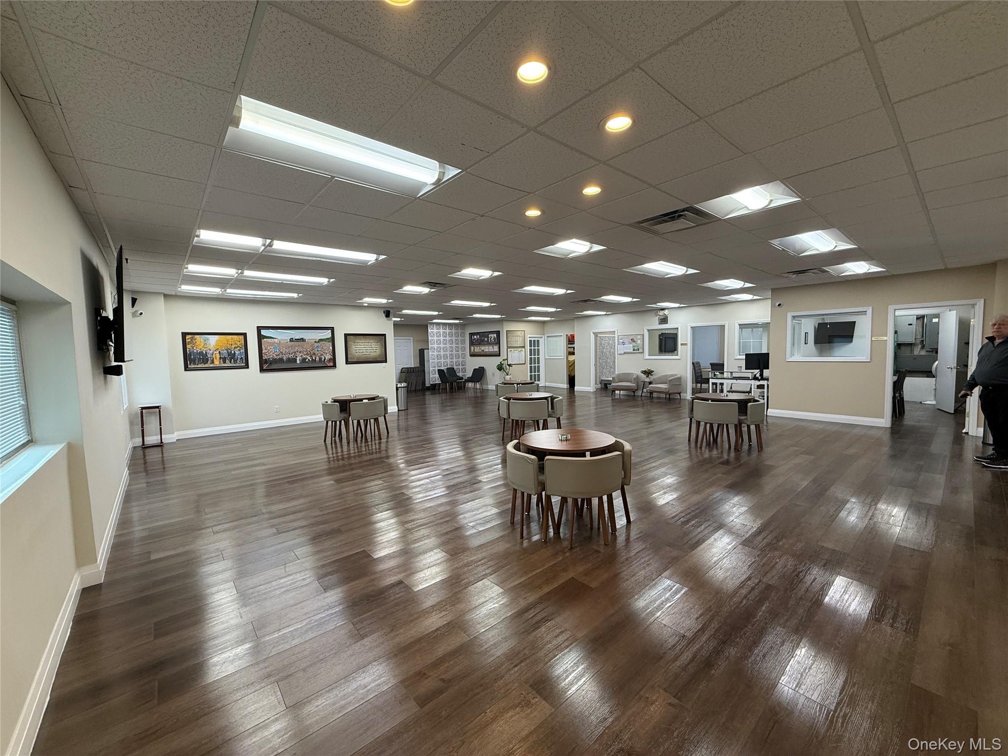 996 W Jericho Turnpike, Smithtown, NY 11787