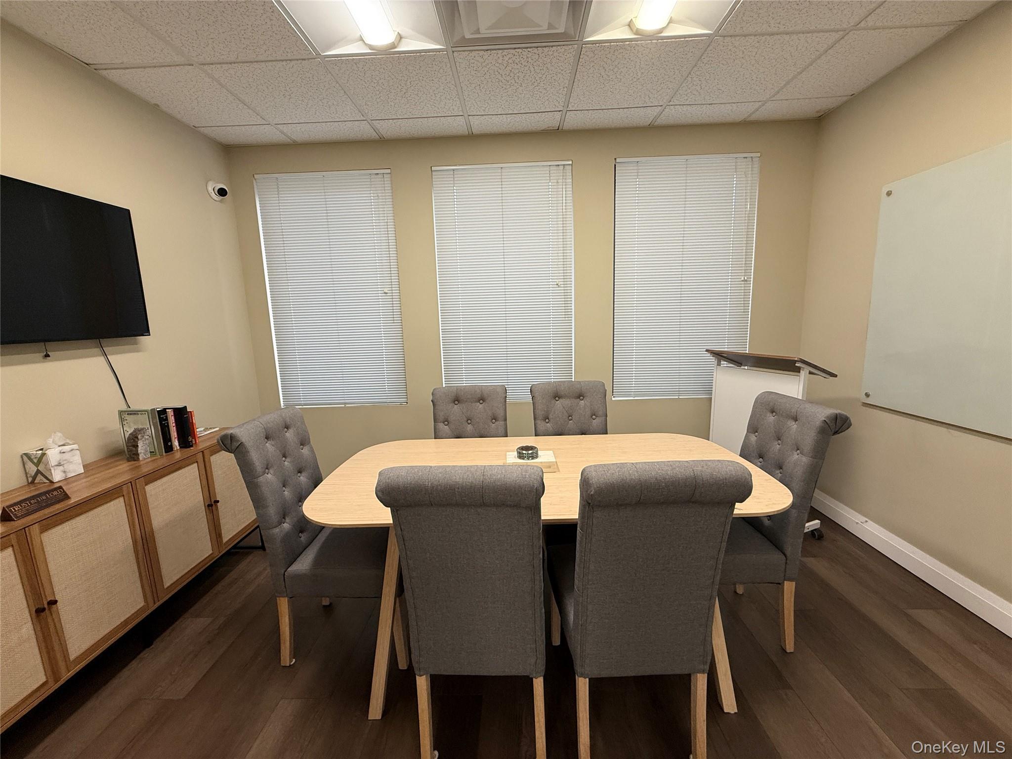 996 W Jericho Turnpike, Smithtown, NY 11787