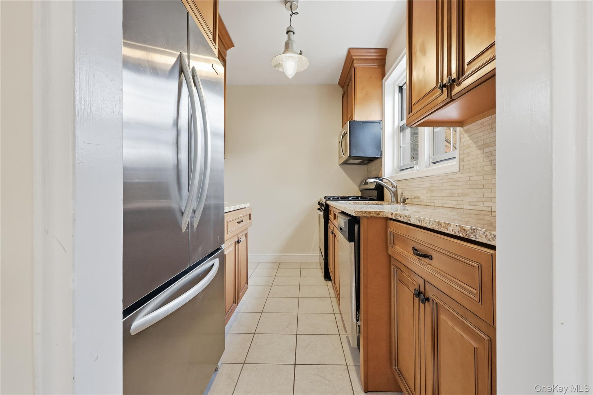 250 Central Avenue # B204, Lawrence, NY 11559