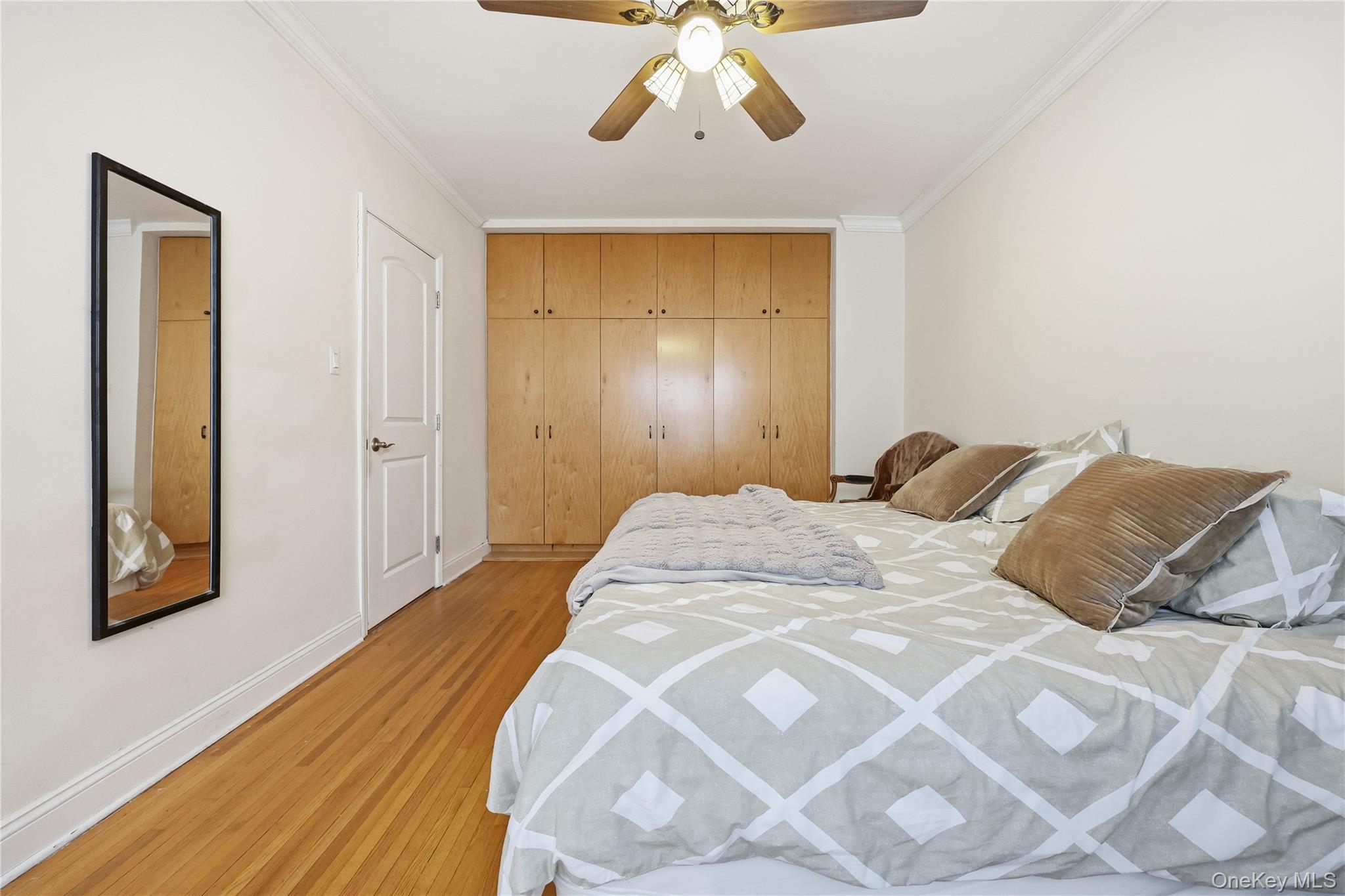 250 Central Avenue # B204, Lawrence, NY 11559