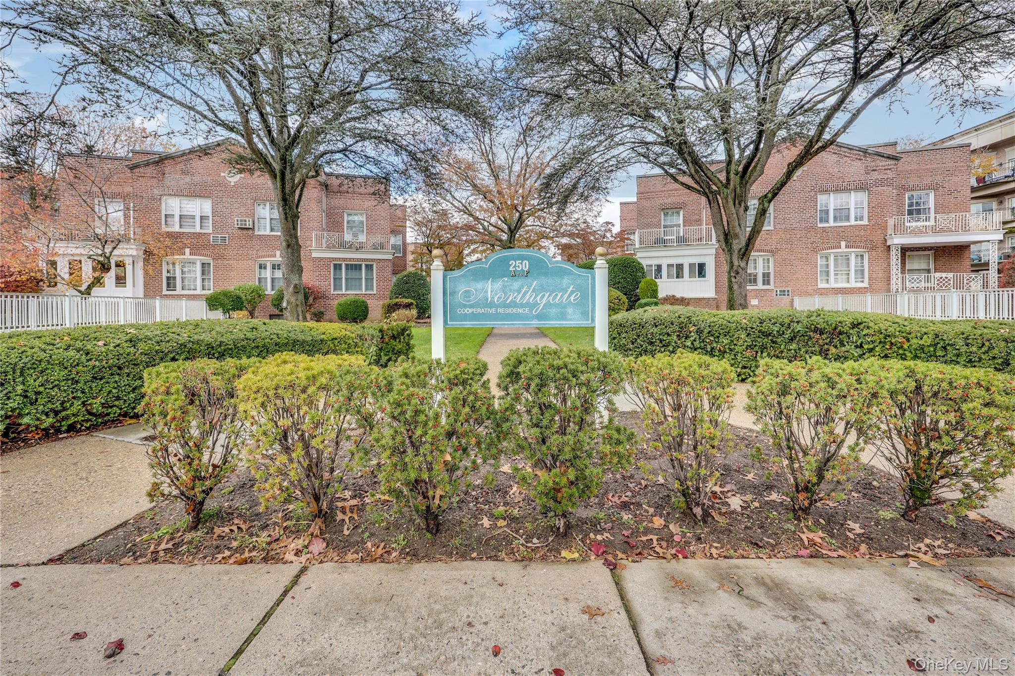 250 Central Avenue # B204, Lawrence, NY 11559