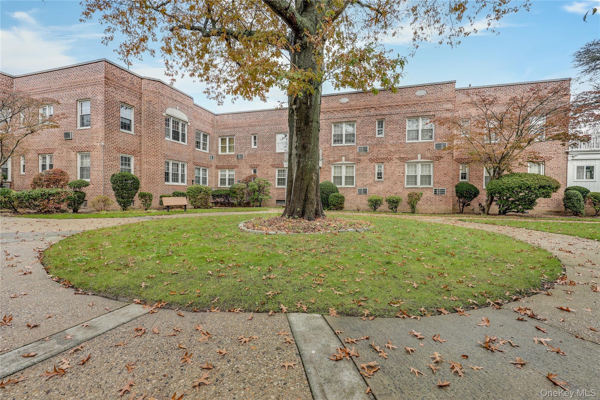 250 Central Avenue # B204, Lawrence, NY 11559
