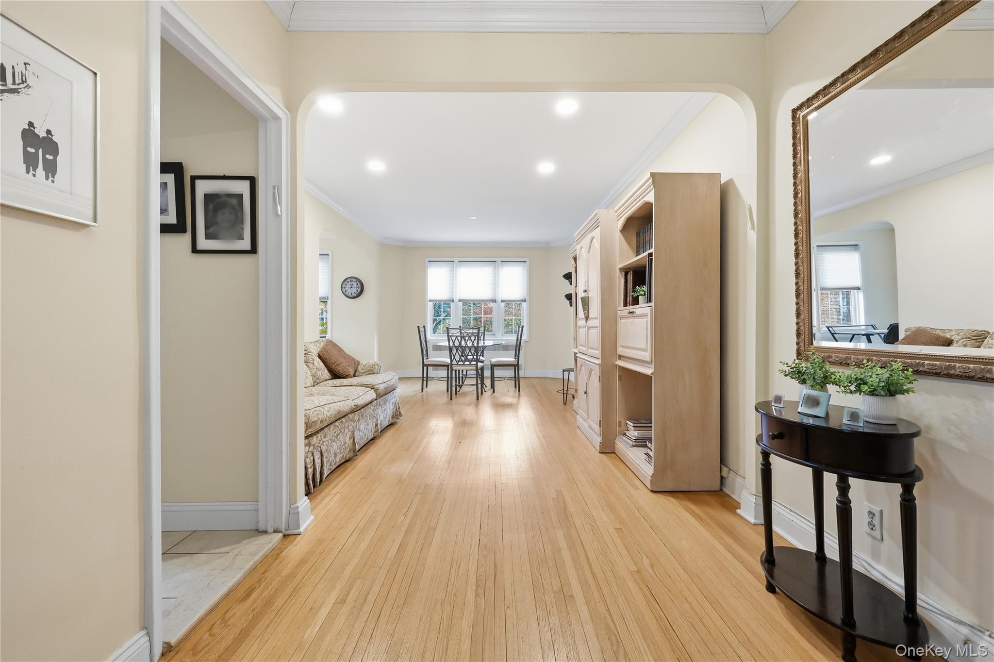 250 Central Avenue # B204, Lawrence, NY 11559