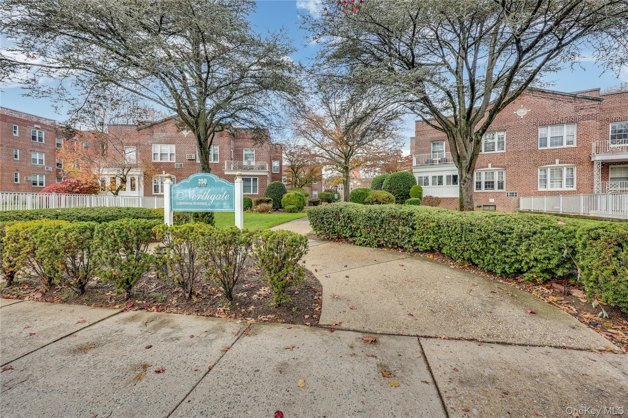 250 Central Avenue # B204, Lawrence, NY 11559
