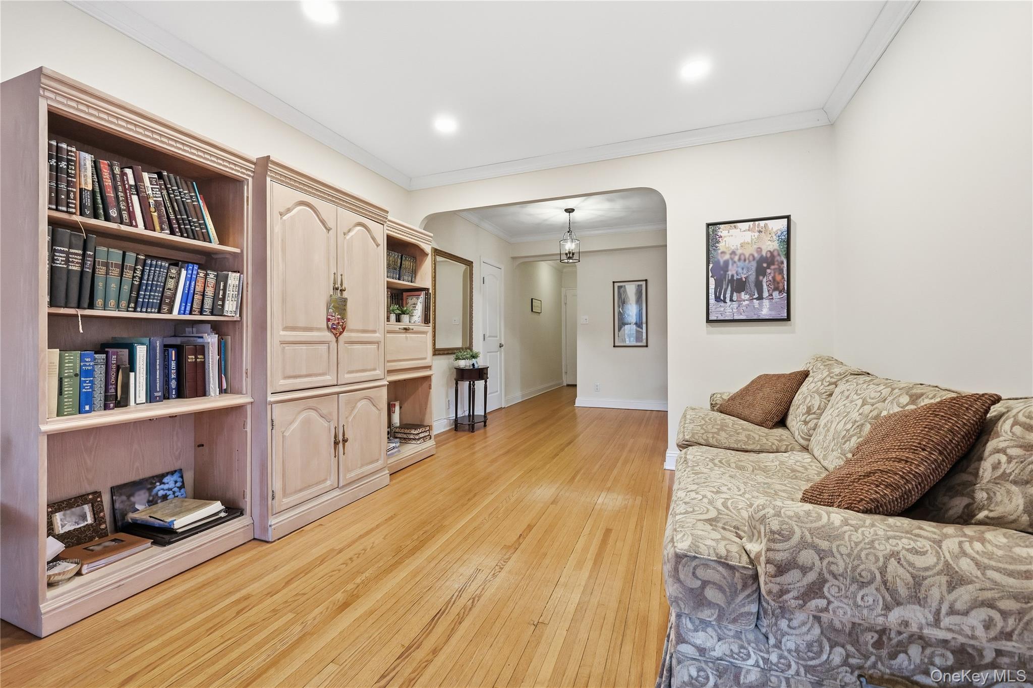 250 Central Avenue # B204, Lawrence, NY 11559