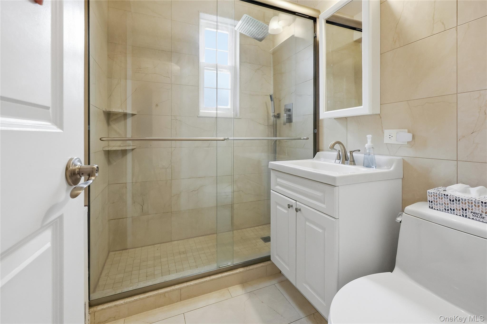 250 Central Avenue # B204, Lawrence, NY 11559