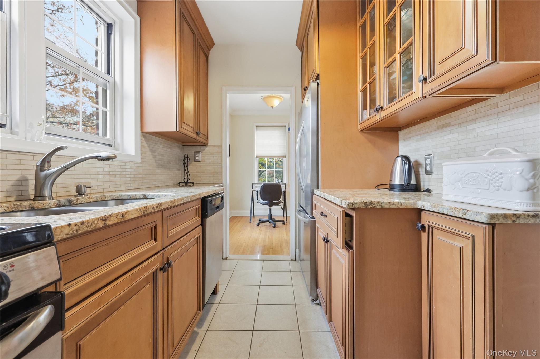 250 Central Avenue # B204, Lawrence, NY 11559