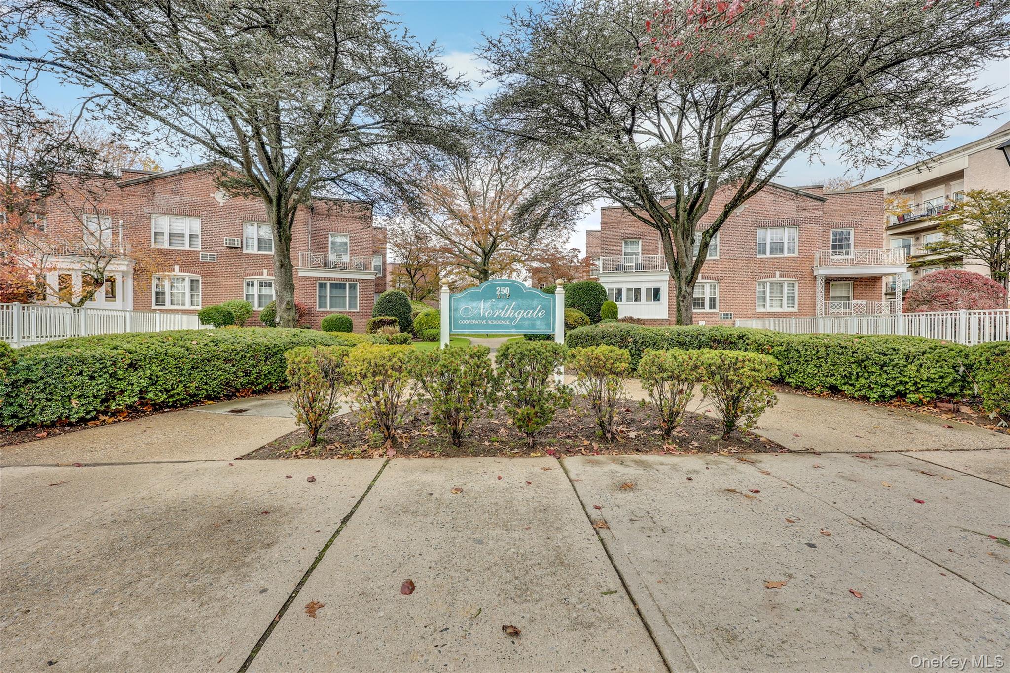 250 Central Avenue # B204, Lawrence, NY 11559