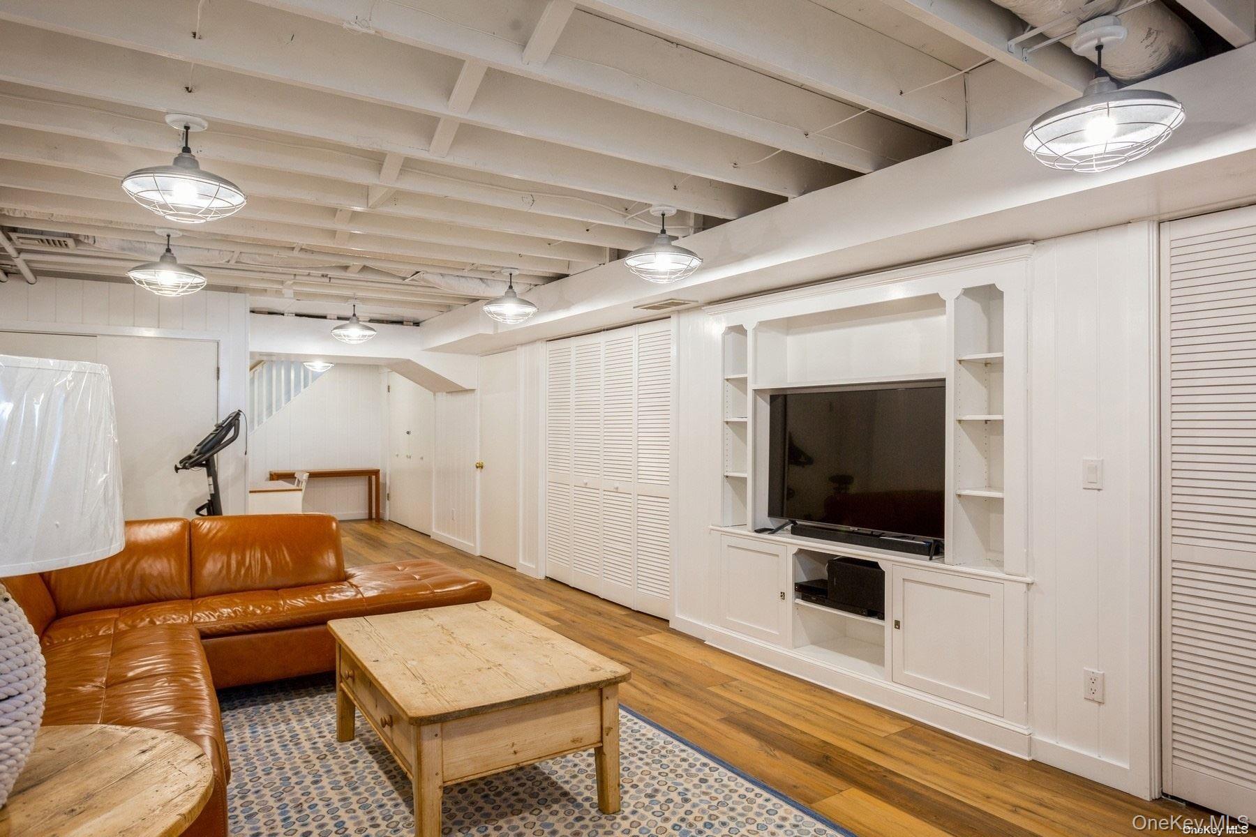 70 Jagger Lane, Westhampton, NY 11977