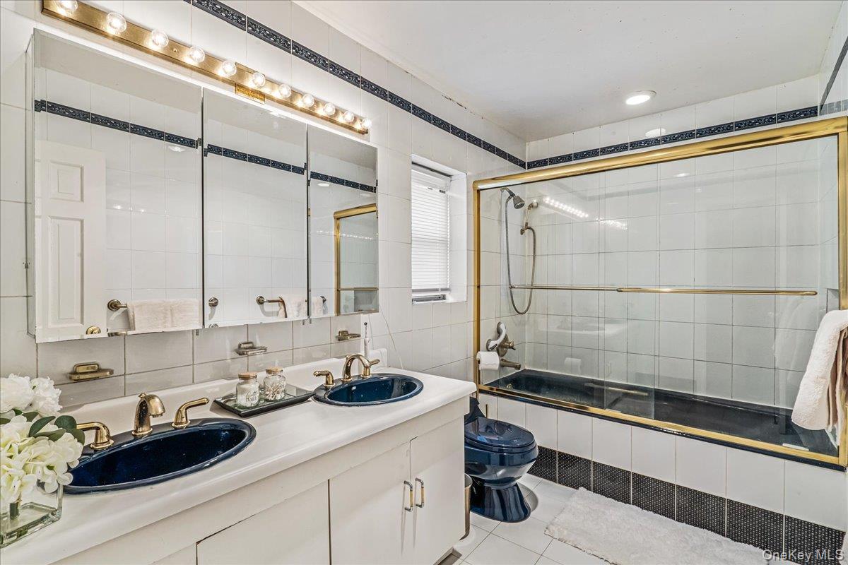 186-15 Grand Central Parkway, Jamaica Estates, NY 11432