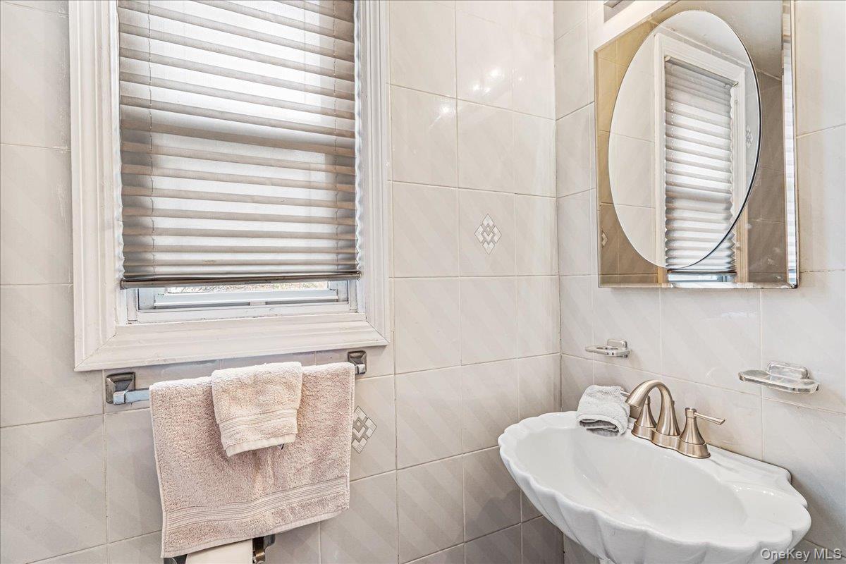 186-15 Grand Central Parkway, Jamaica Estates, NY 11432