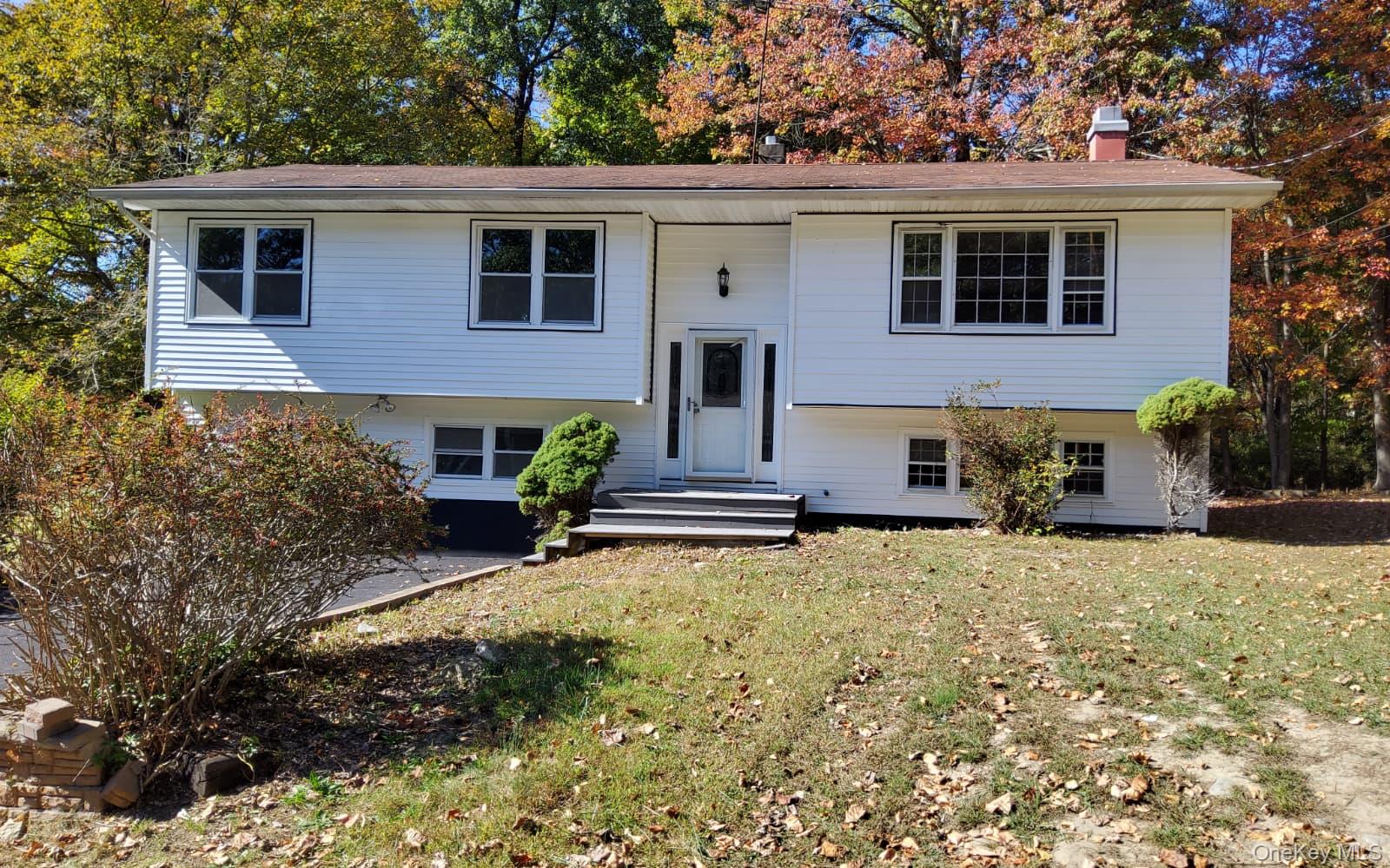 3 Carroll Drive, Woodbury, NY 10930