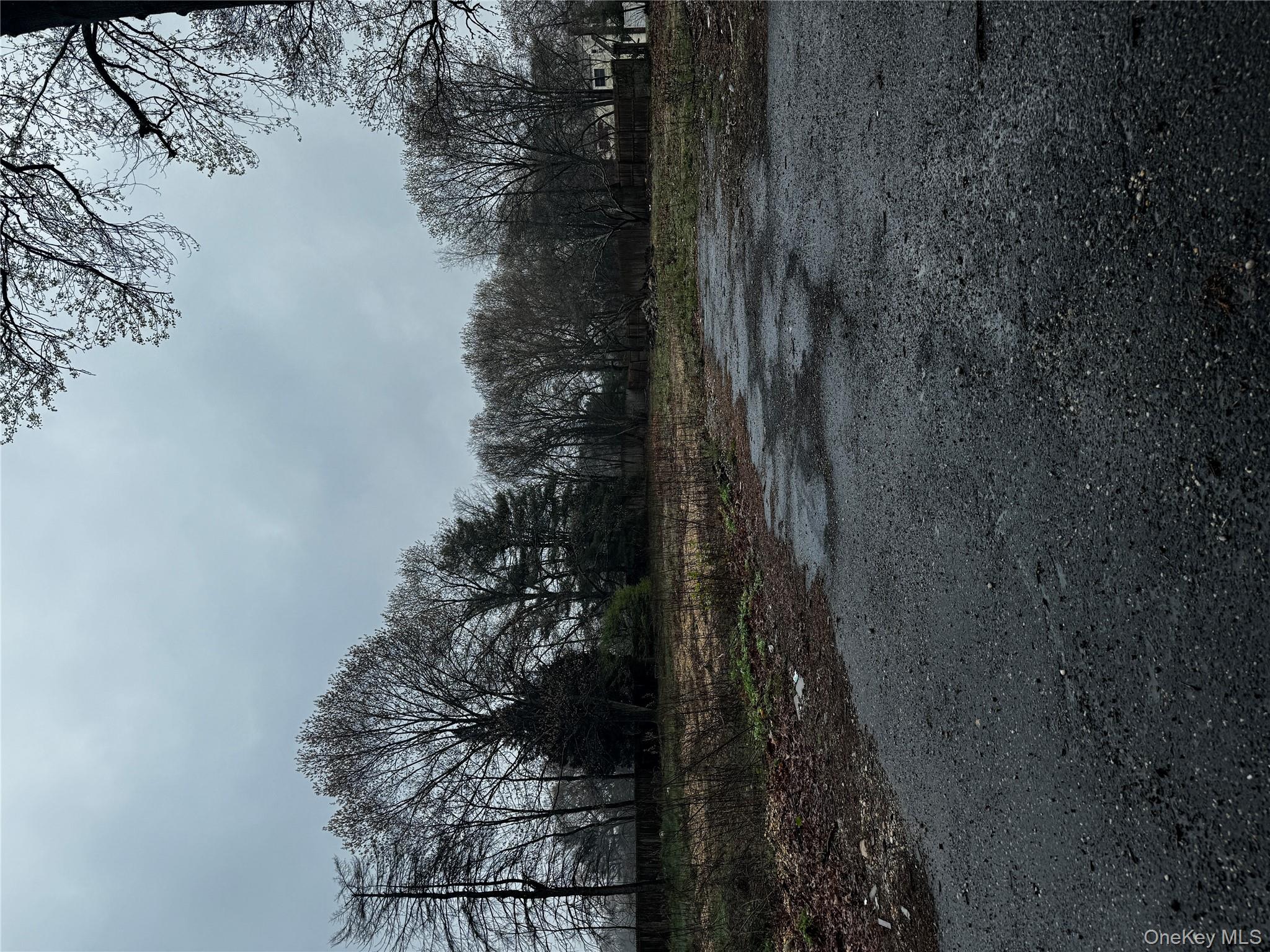 98 Hettys Path, Farmingville, NY 11738