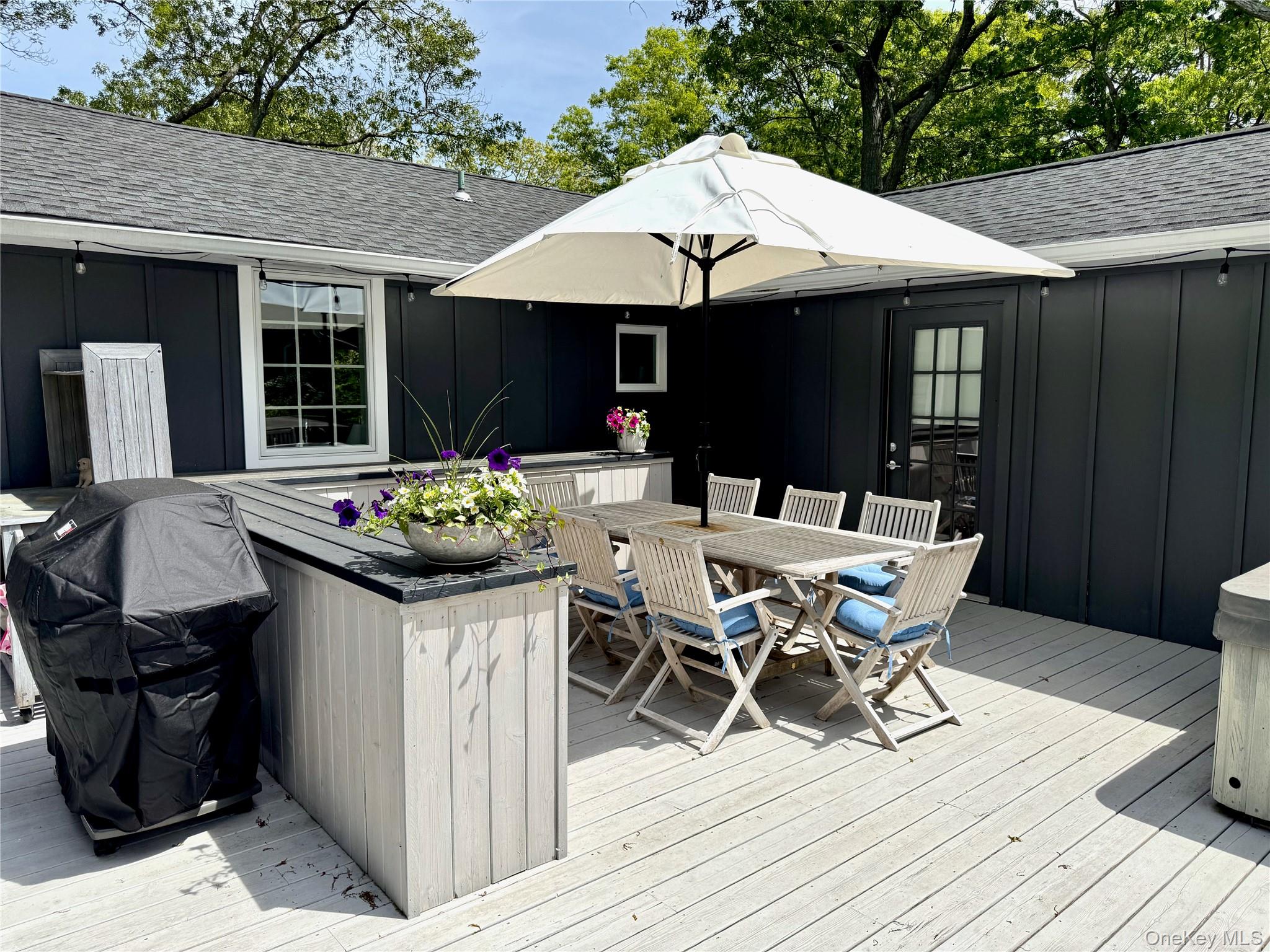 6 Long Lane, Hampton Bays, NY 11946