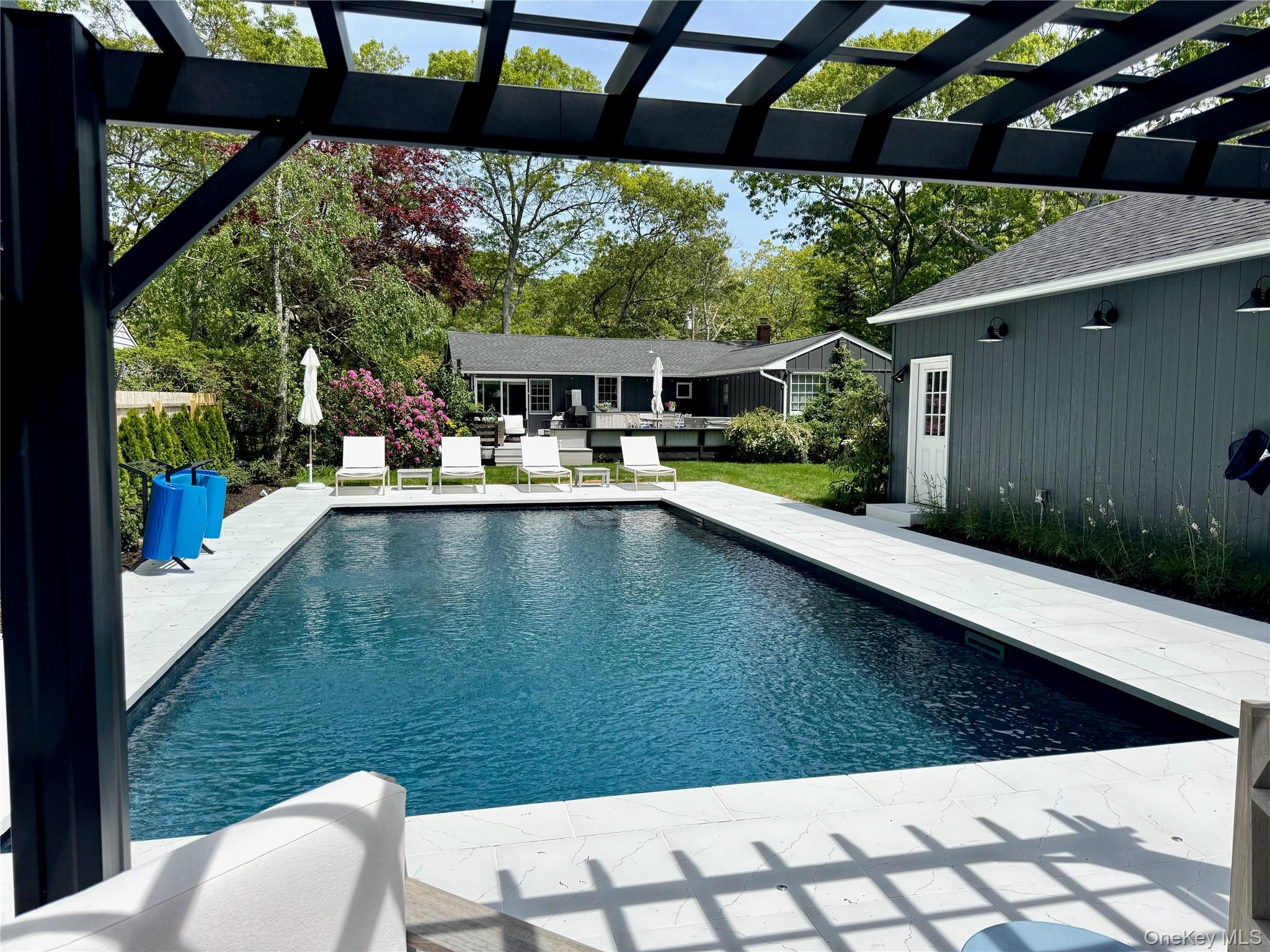 6 Long Lane, Hampton Bays, NY 11946