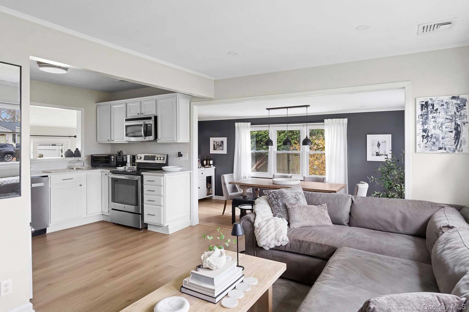 22 Barracuda Road, East Quogue, NY 11942