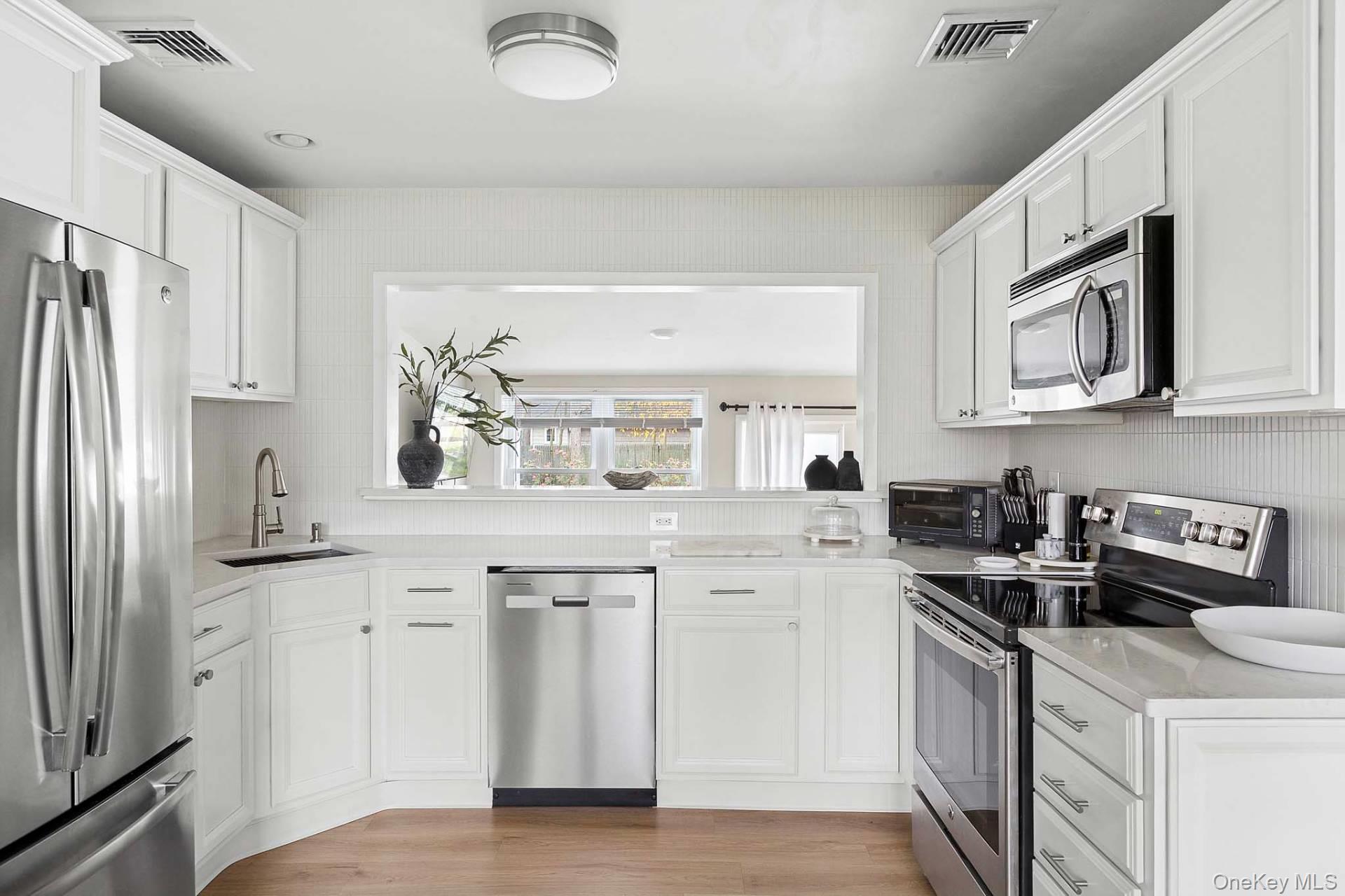 22 Barracuda Road, East Quogue, NY 11942