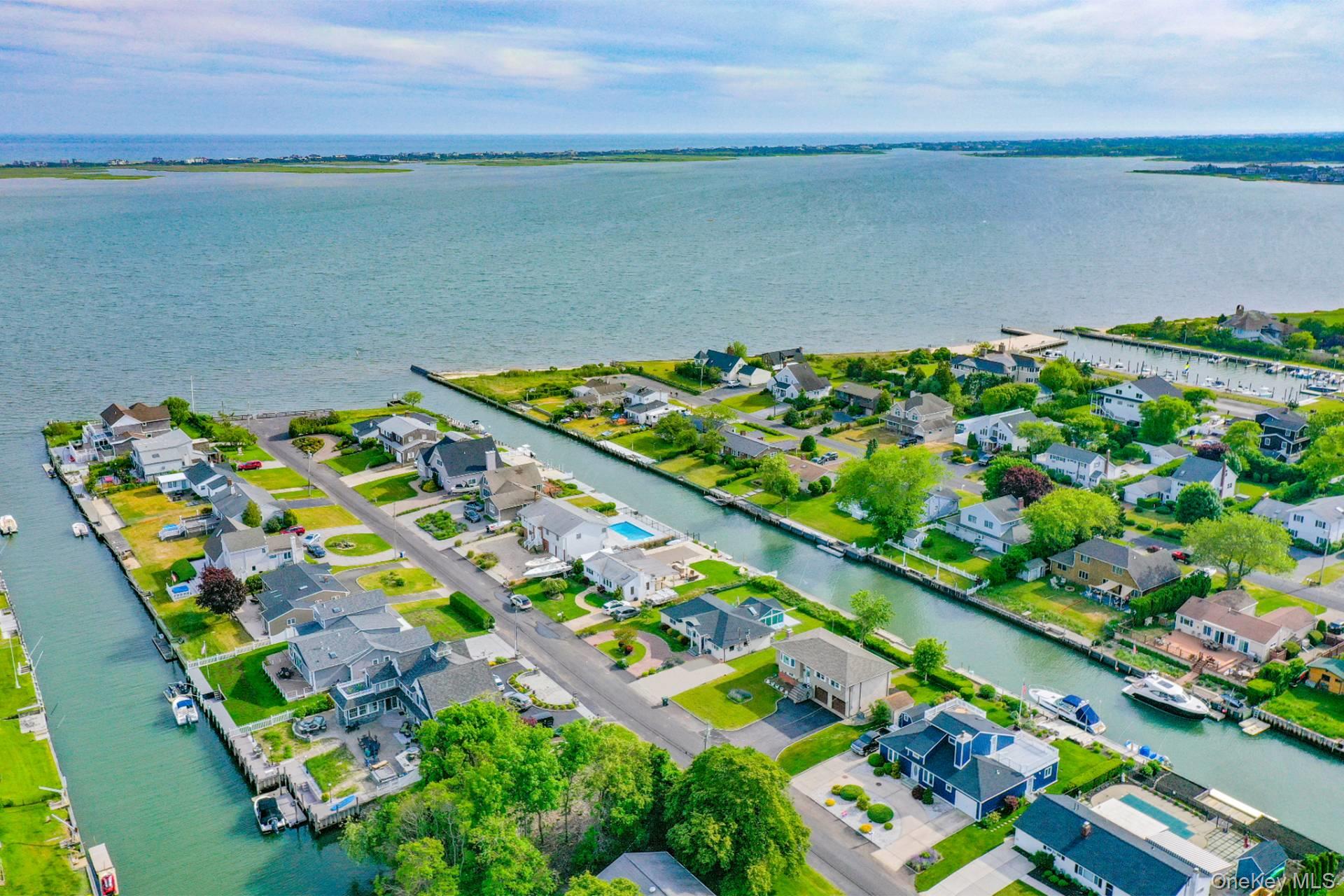 22 Barracuda Road, East Quogue, NY 11942