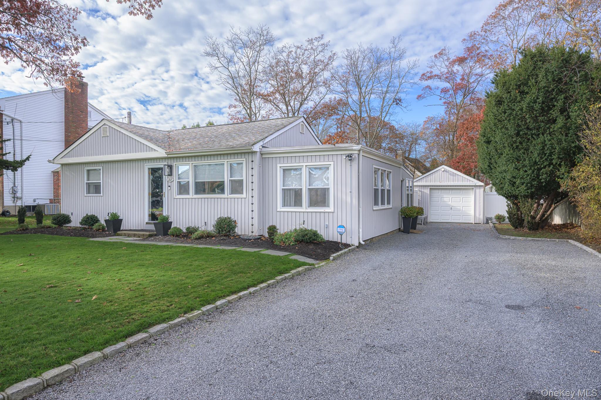 22 Barracuda Road, East Quogue, NY 11942