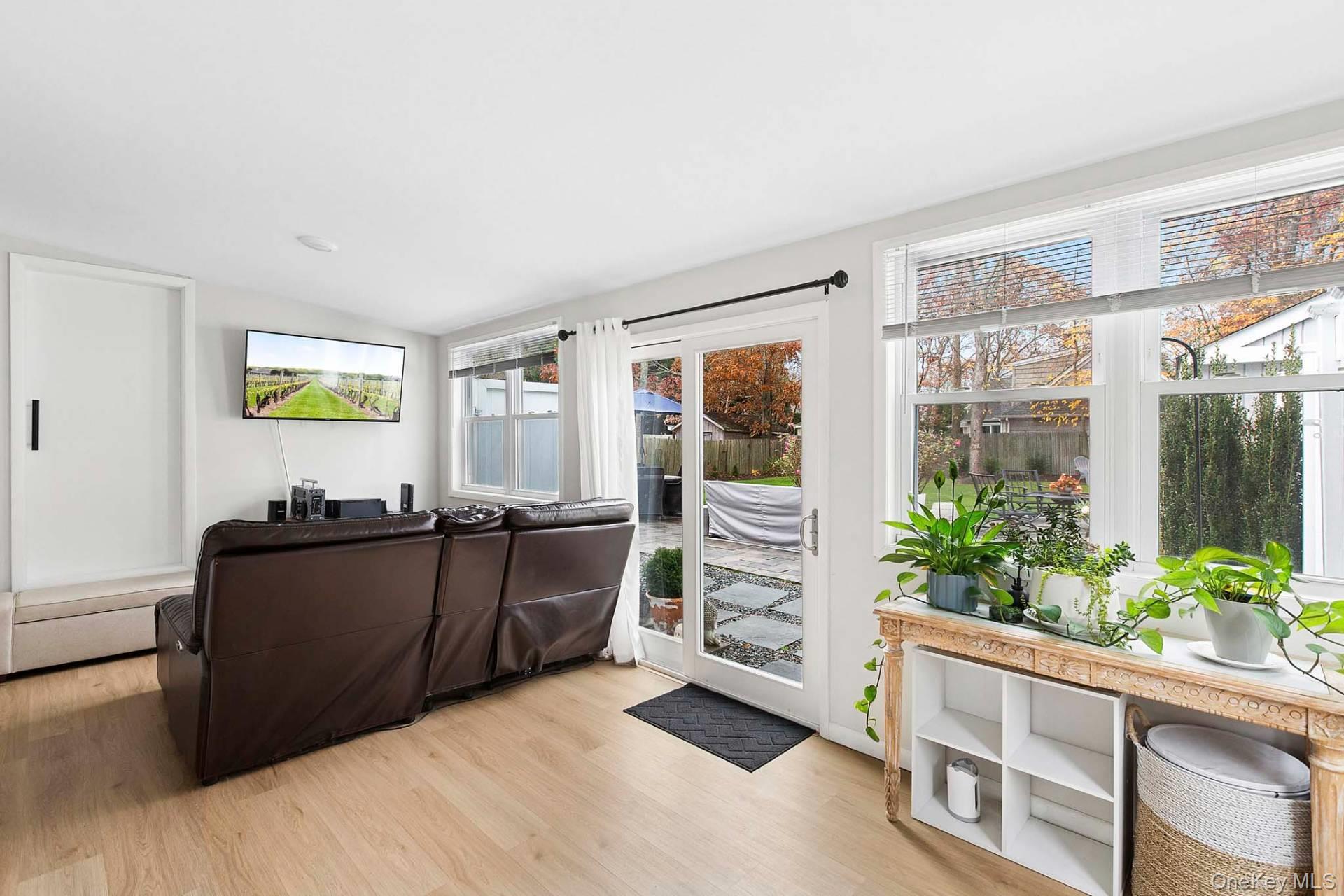 22 Barracuda Road, East Quogue, NY 11942