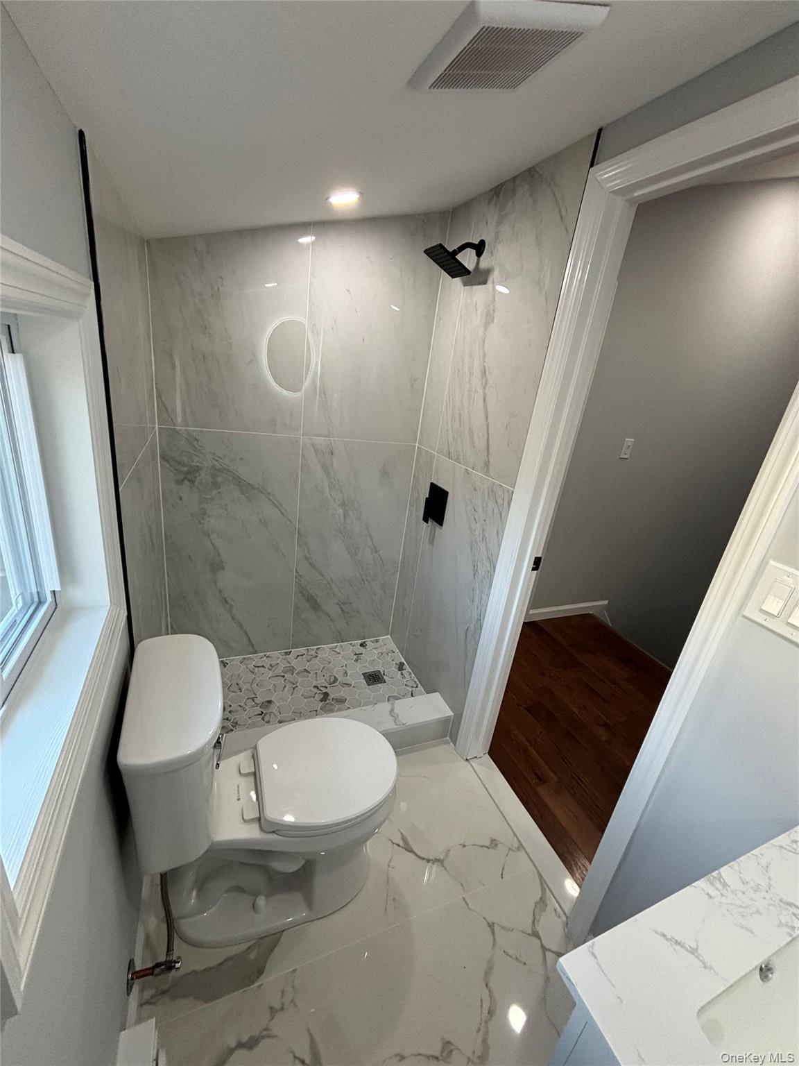 33 Broadway Street, Shirley, NY 11967