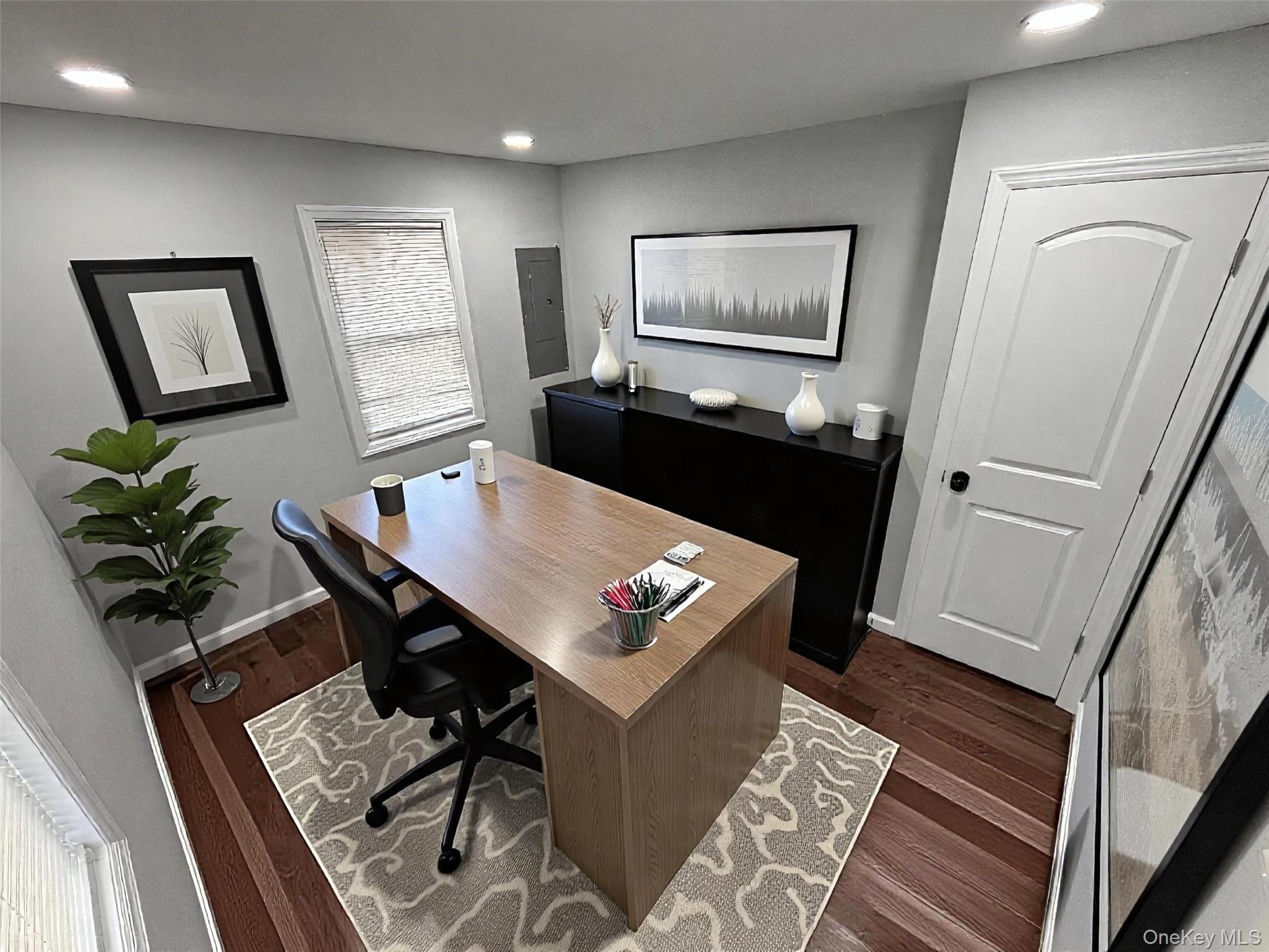 33 Broadway Street, Shirley, NY 11967