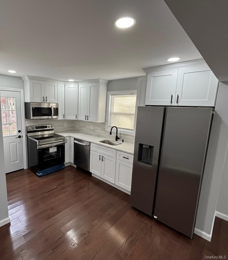 33 Broadway Street, Shirley, NY 11967