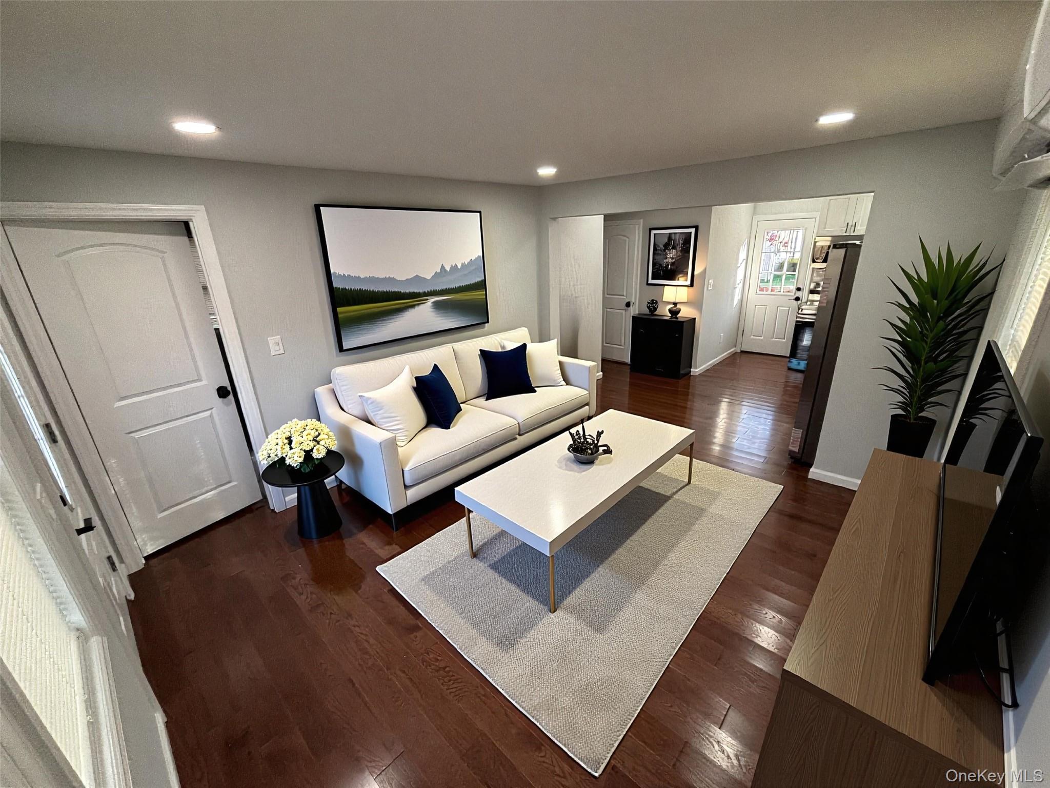 33 Broadway Street, Shirley, NY 11967