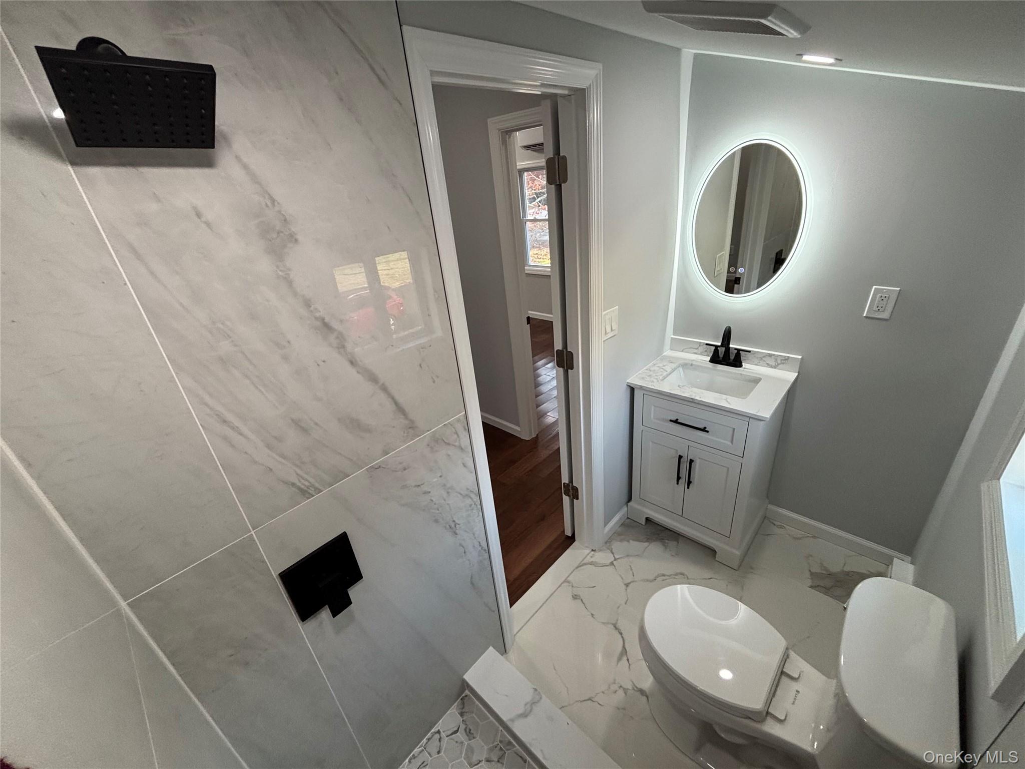 33 Broadway Street, Shirley, NY 11967