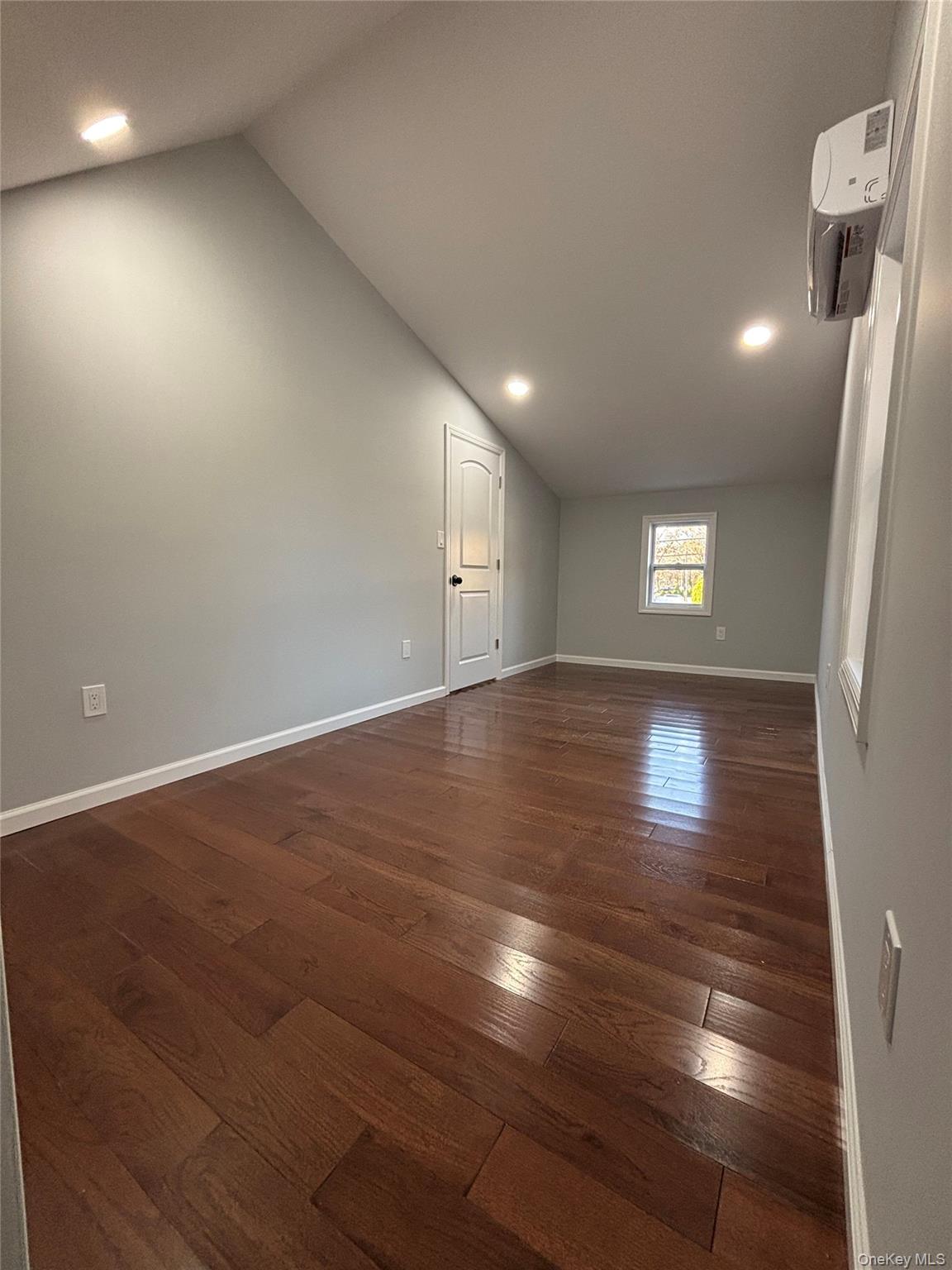 33 Broadway Street, Shirley, NY 11967