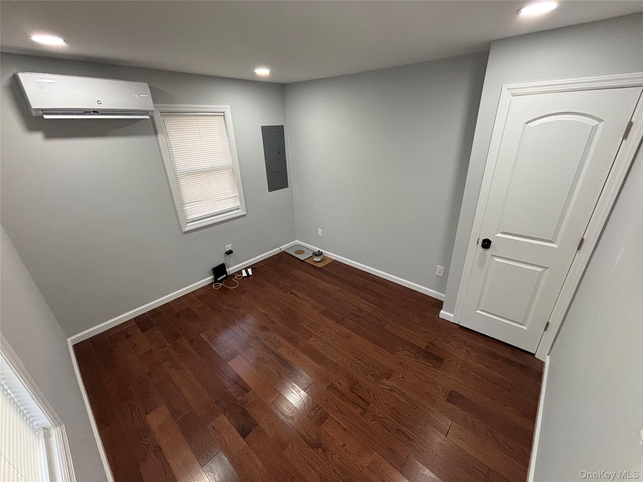 33 Broadway Street, Shirley, NY 11967