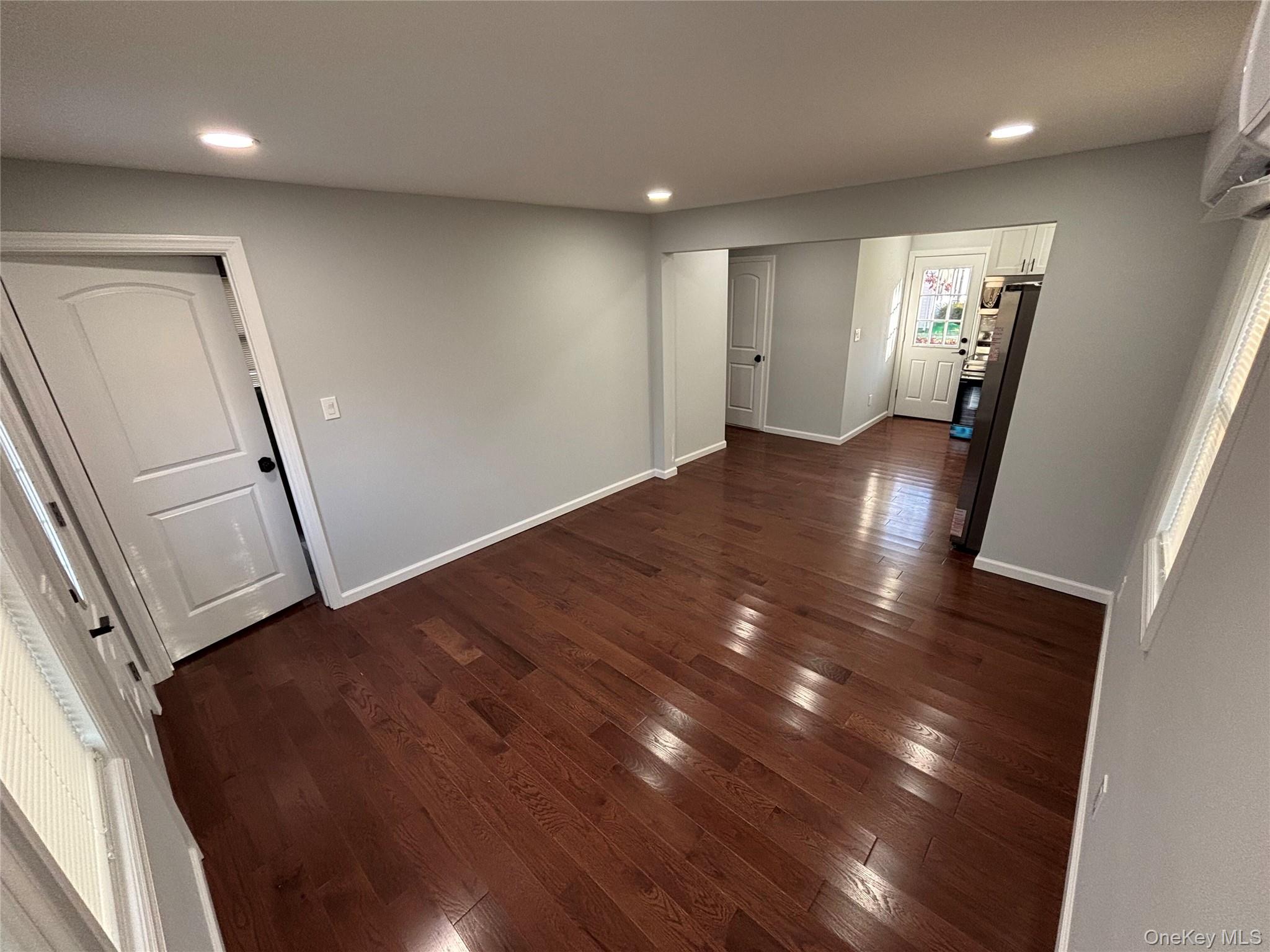 33 Broadway Street, Shirley, NY 11967