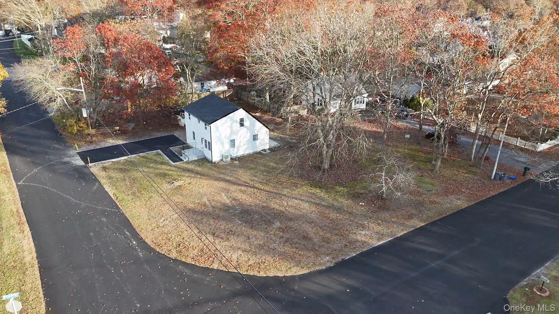 33 Broadway Street, Shirley, NY 11967