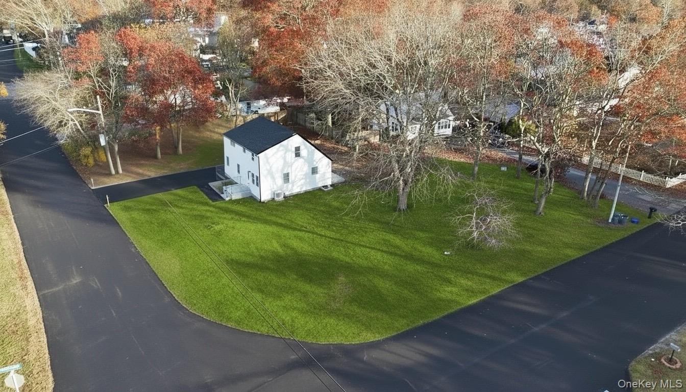 33 Broadway Street, Shirley, NY 11967