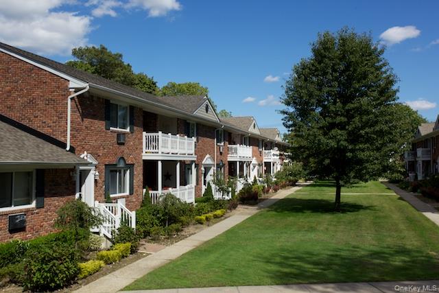 16 Garfield Avenue # 34-B, Sayville, NY 11782