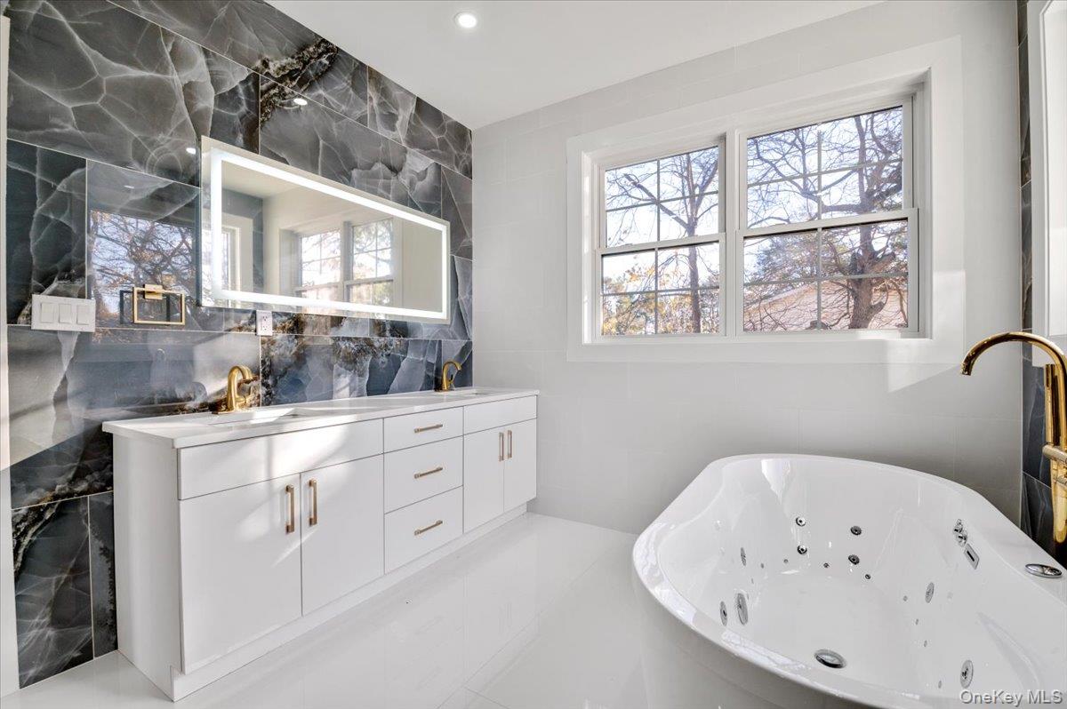 1130A Carlls Straight Path, Dix Hills, NY 11746