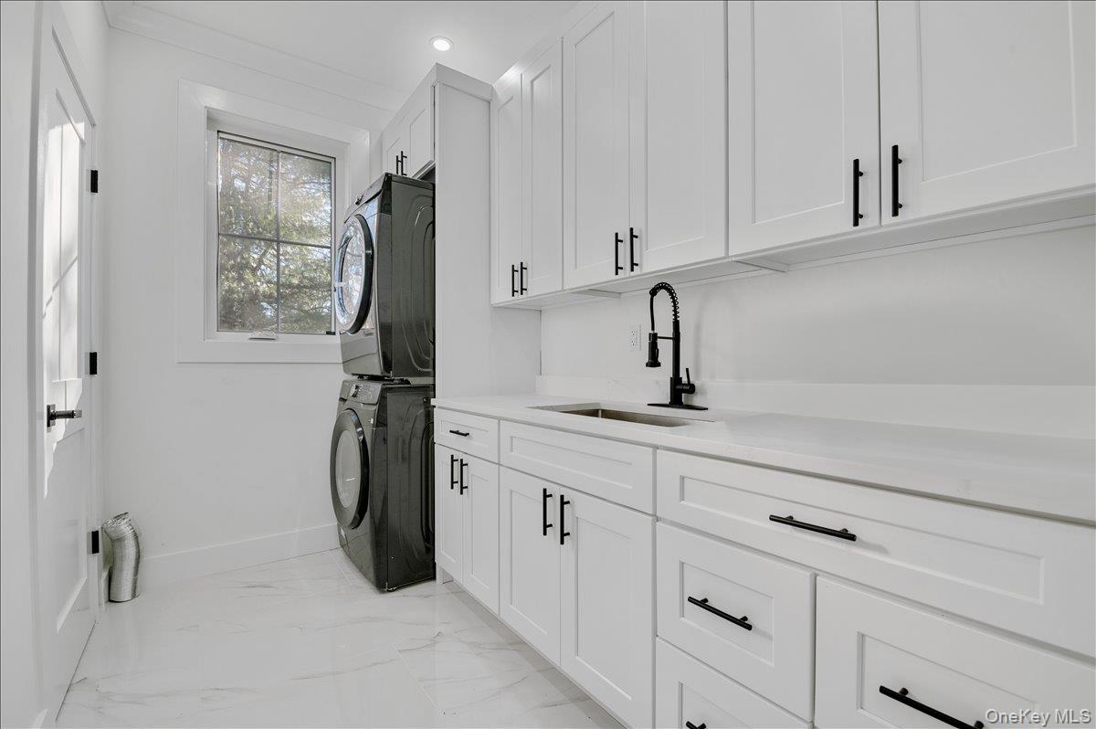 1130A Carlls Straight Path, Dix Hills, NY 11746