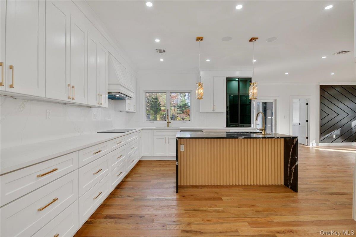 1130A Carlls Straight Path, Dix Hills, NY 11746