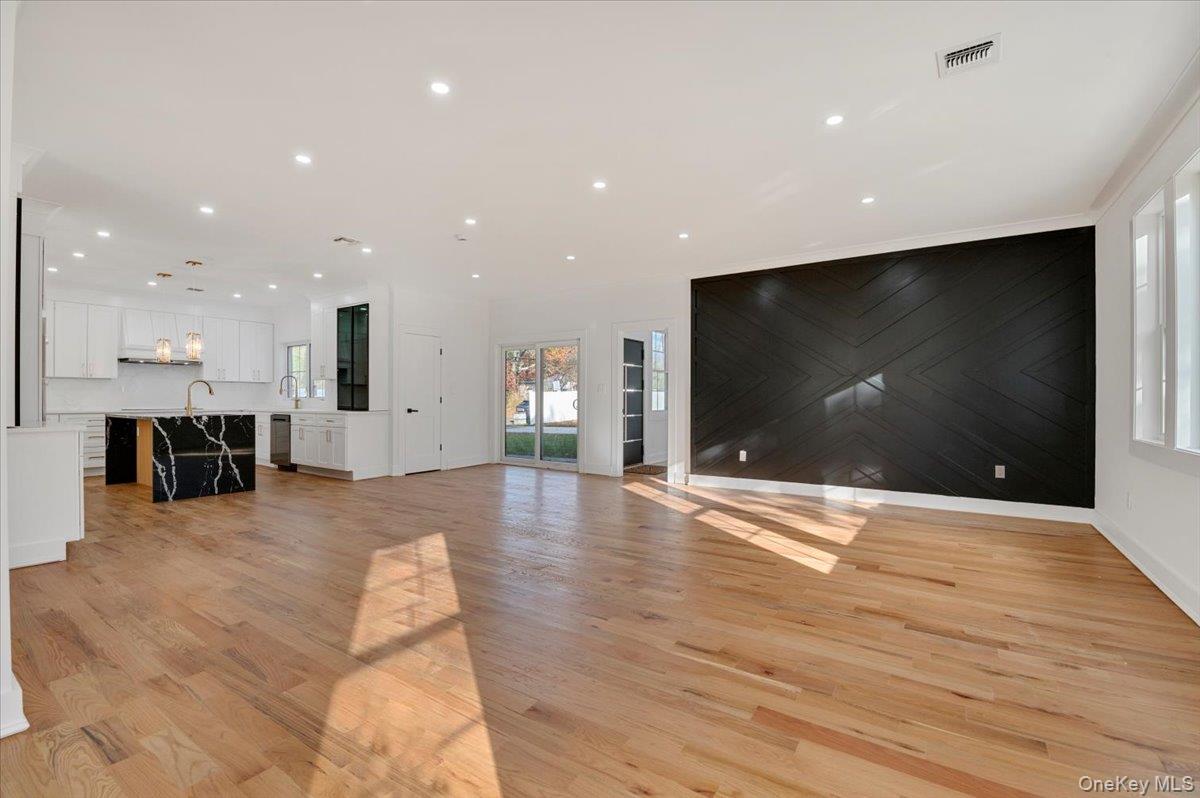 1130A Carlls Straight Path, Dix Hills, NY 11746