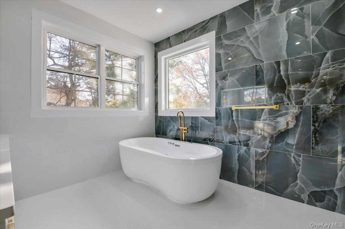 1130A Carlls Straight Path, Dix Hills, NY 11746