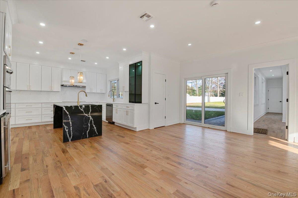 1130A Carlls Straight Path, Dix Hills, NY 11746