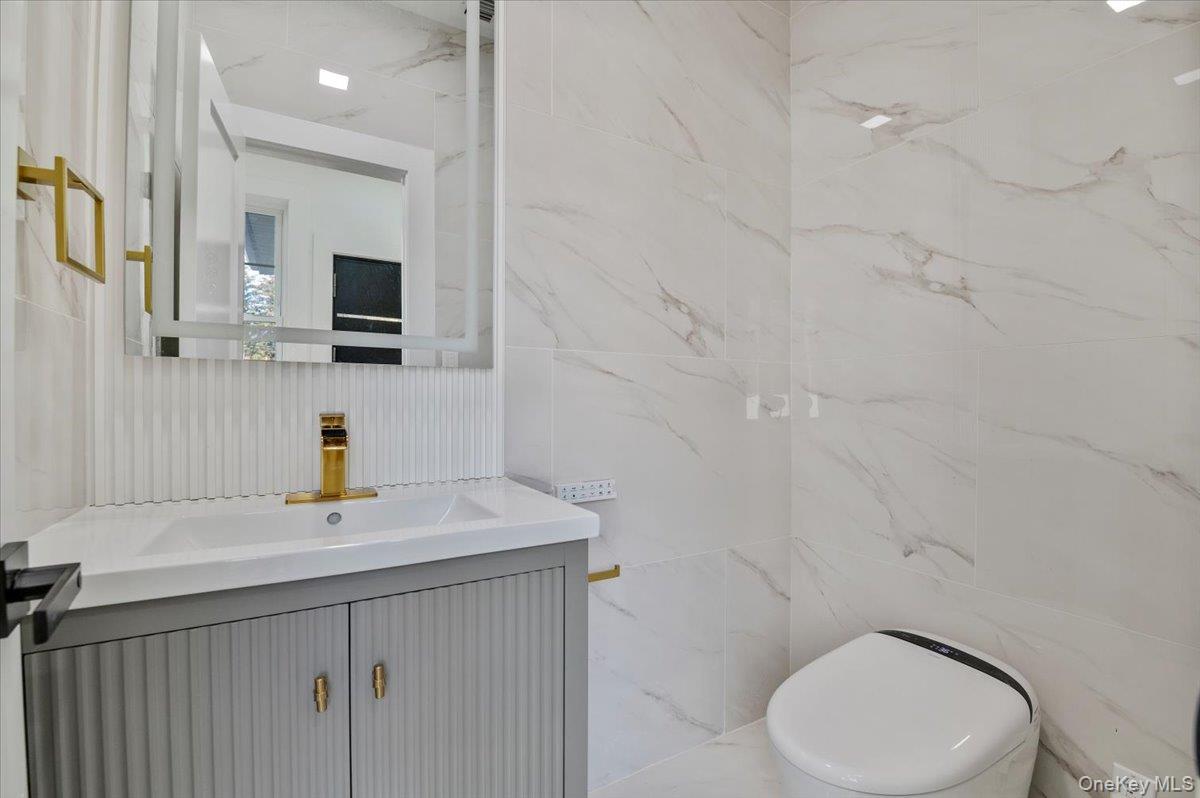 1130A Carlls Straight Path, Dix Hills, NY 11746