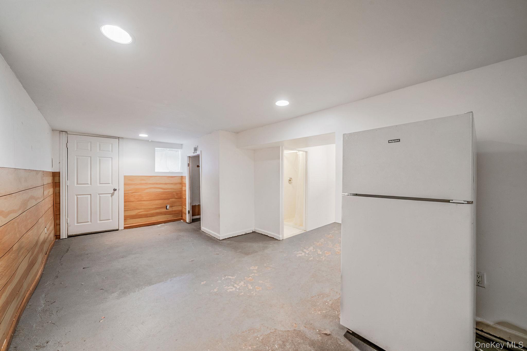 7935 77th Avenue, Glendale, NY 11385