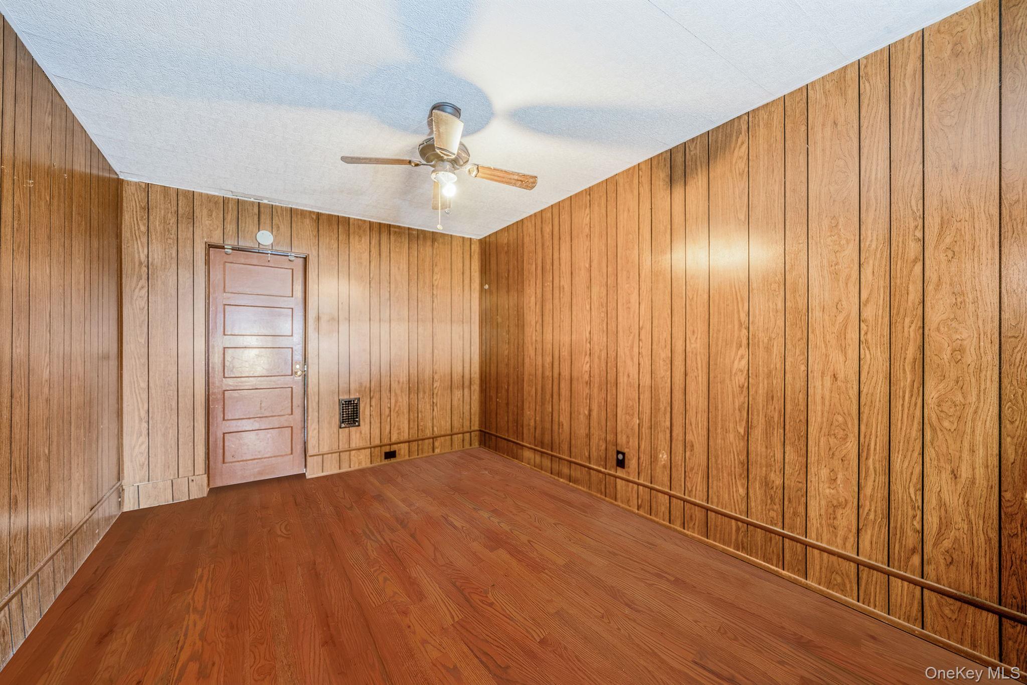 7935 77th Avenue, Glendale, NY 11385