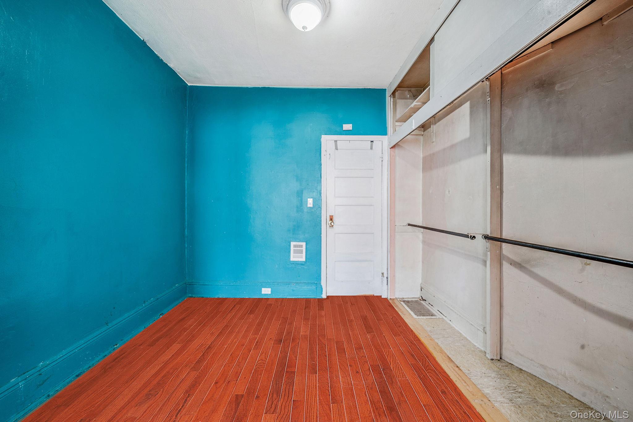 7935 77th Avenue, Glendale, NY 11385