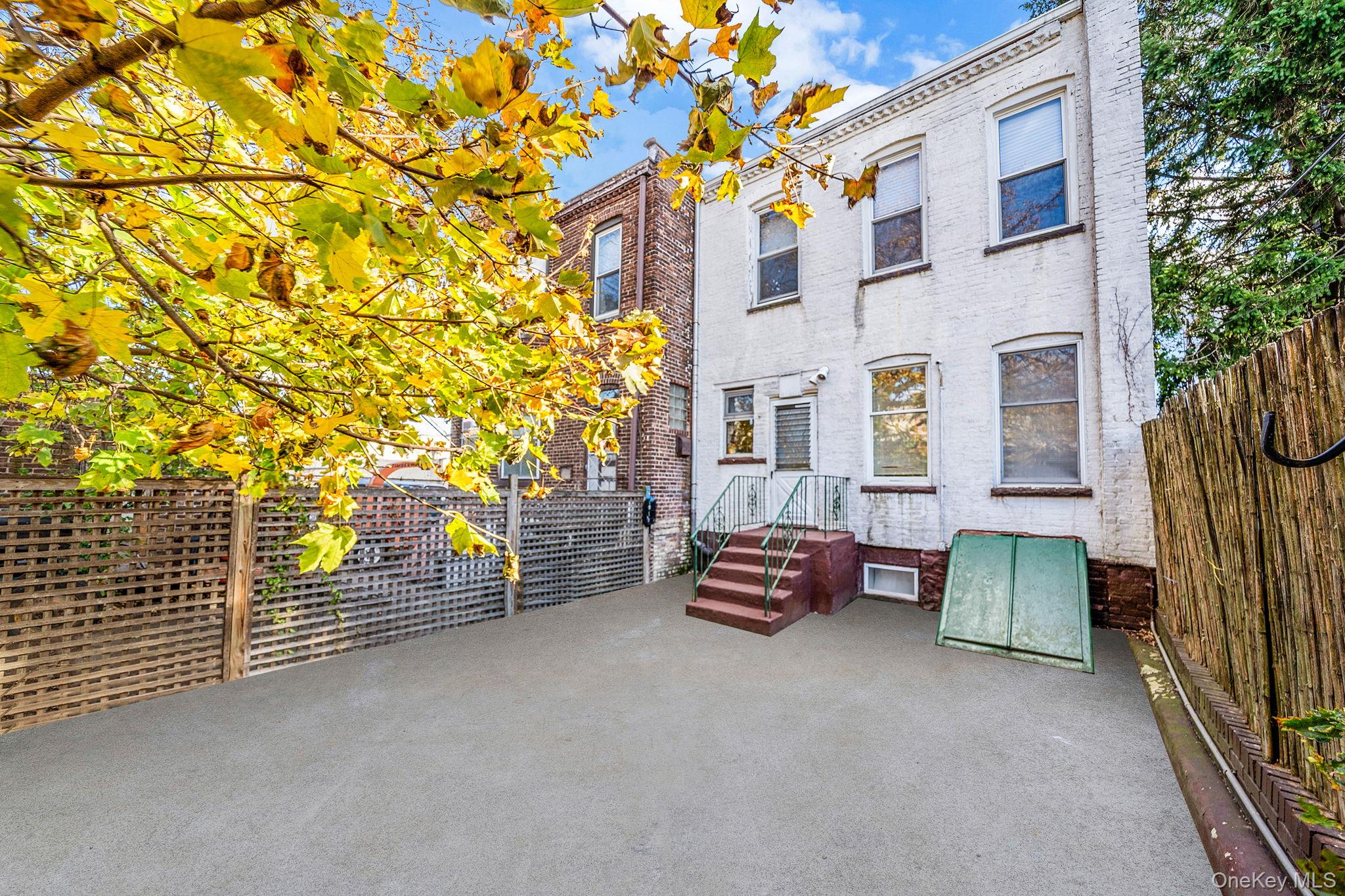 7935 77th Avenue, Glendale, NY 11385