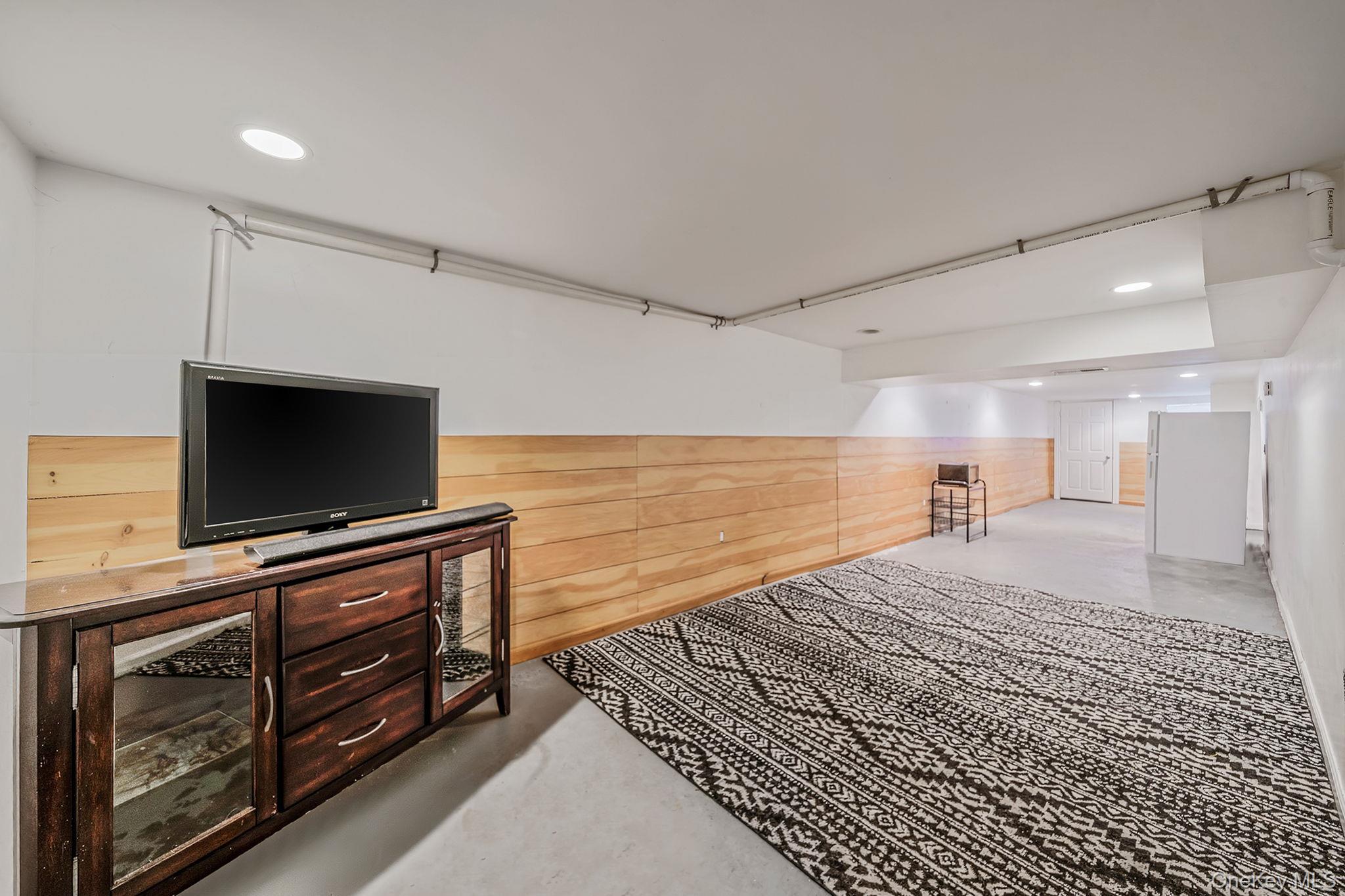 7935 77th Avenue, Glendale, NY 11385